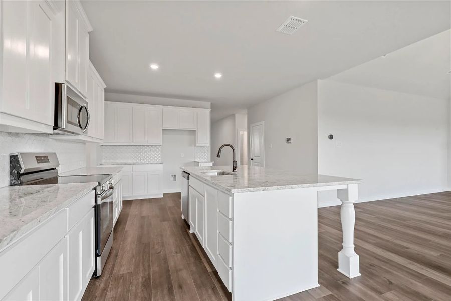 Representative furnished interior of a home built from the Garrison II by Cheldan Homes in Stoneview, Glen Rose (Image 44).