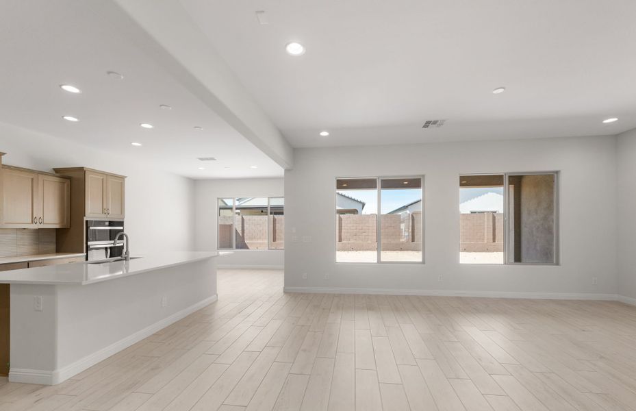 Spacious, unfurnished interior of a new home in Artisan at Asante, Surprise (Image 30).