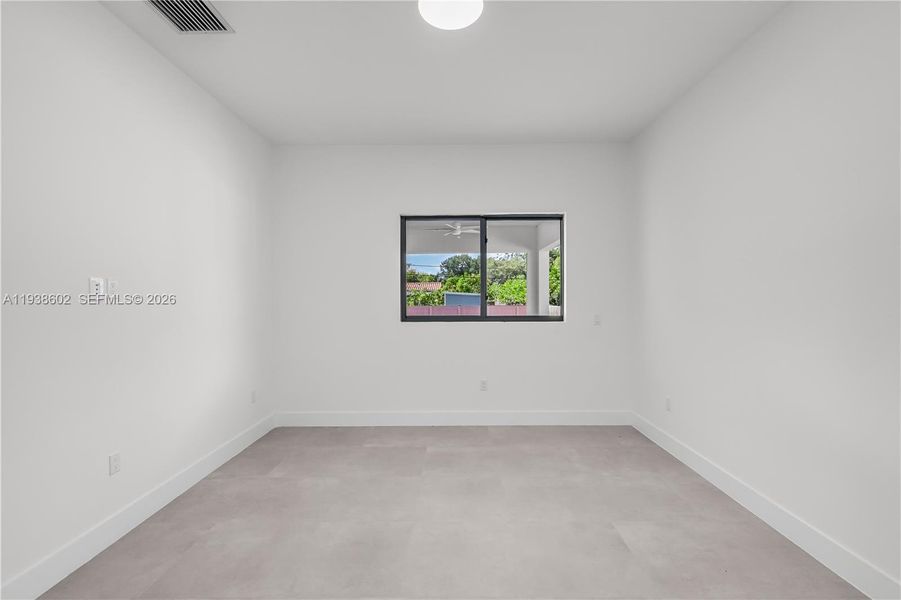 Spacious, unfurnished interior of a new home in , Biscayne Park (Image 33).