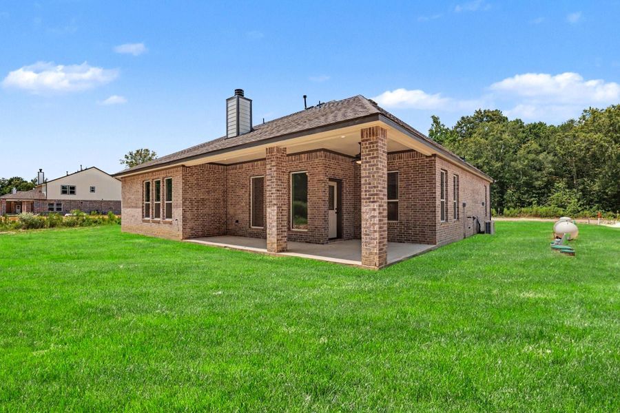 Exterior details and patio area of a home in Encino Estates, Dayton (Image 3).