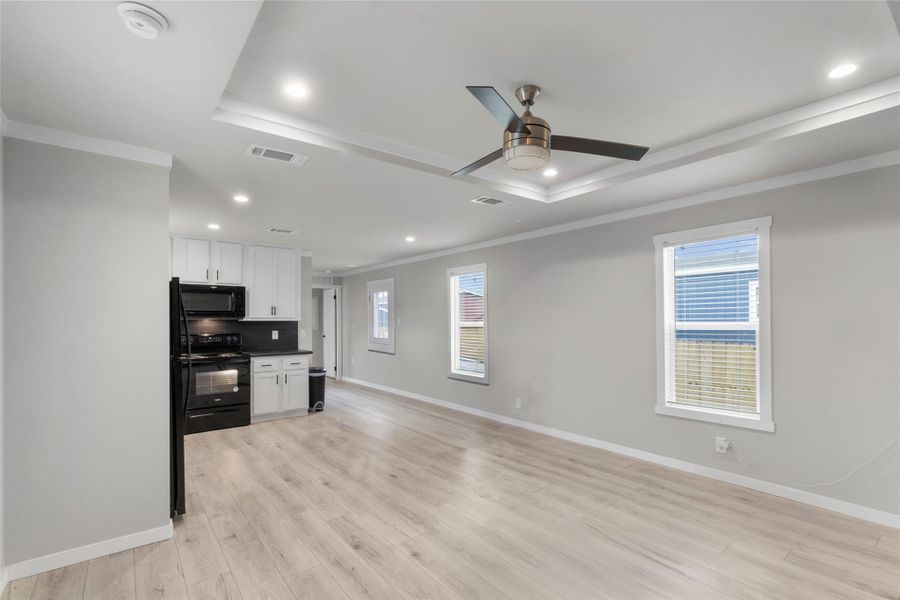 Spacious, unfurnished interior of a new home in , Pearland (Image 17).