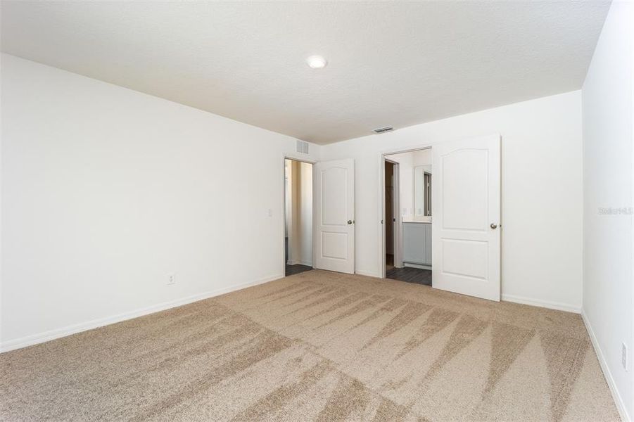 Spacious, unfurnished interior of a new home in Gum Lake Preserve, Lake Alfred (Image 9). Spacious, unfurnished interior of a new home in Gum Lake Preserve, Lake Alfred (Image 9).