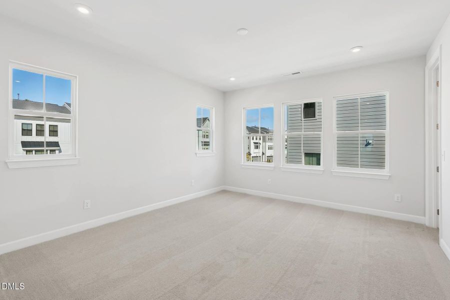 Elm Park 32_Primary Bedroom_9.12.25_webr Elm Park 32_Primary Bedroom_9.12.25_webr