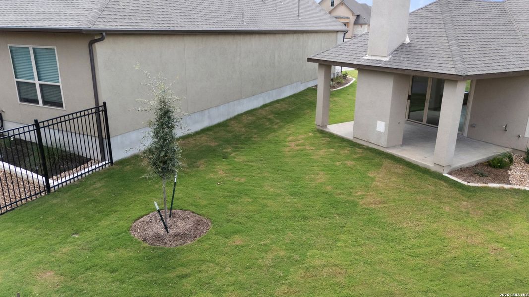 Exterior details and patio area of a home in Willis Ranch, San Antonio (Image 4).