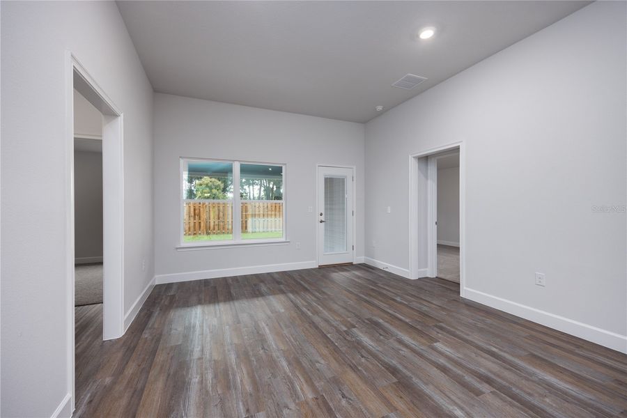 Spacious, unfurnished interior of a new home in Kirkland Farms, Alachua (Image 23).