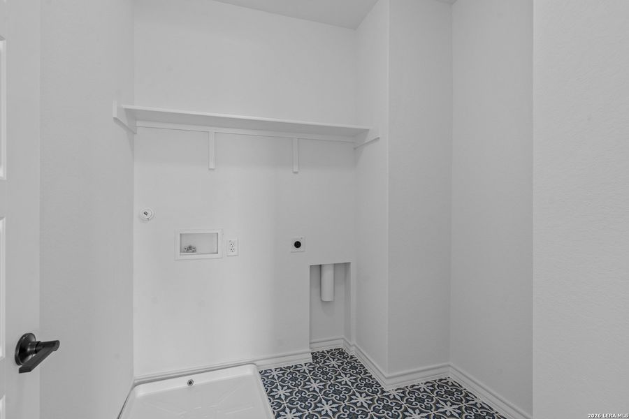 Spacious, unfurnished interior of a new home in Horizon Ridge, San Antonio (Image 13).