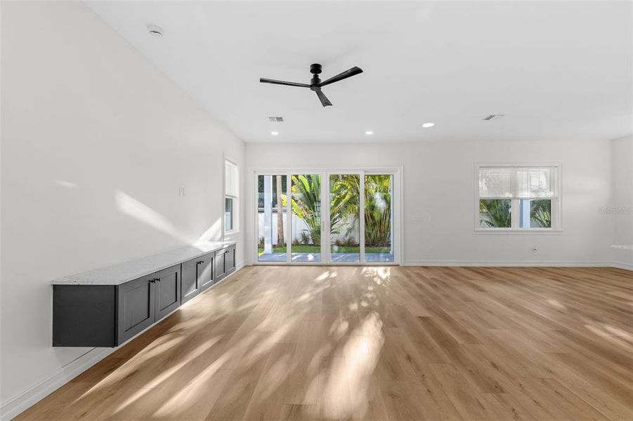 Spacious, unfurnished interior of a new home in , St. Petersburg (Image 32).