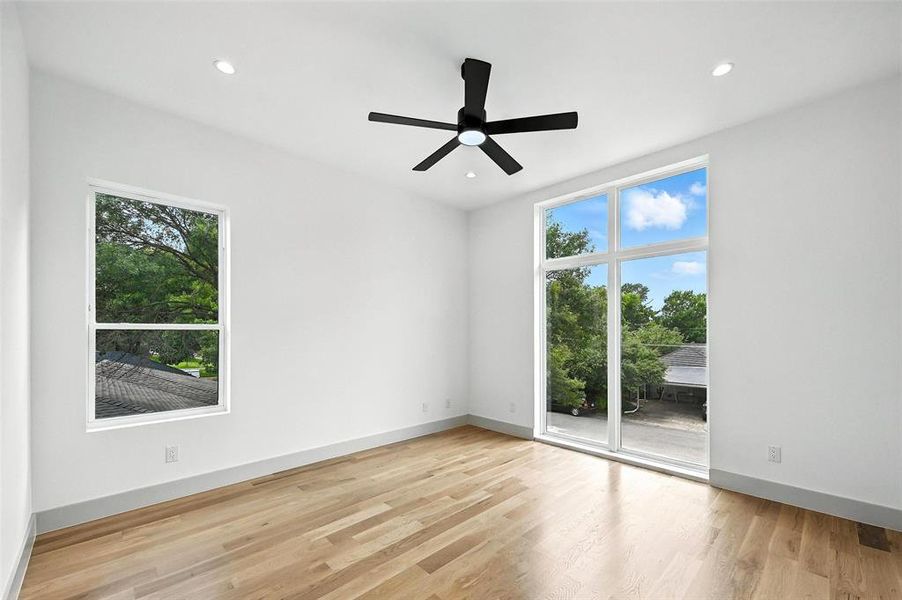 Spacious, unfurnished interior of a new home in , Dallas (Image 24).