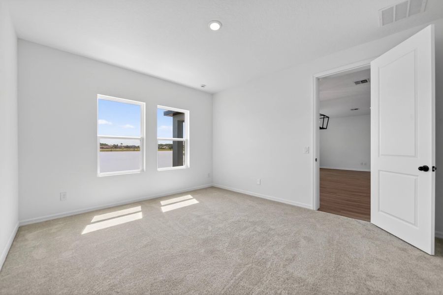 Spacious, unfurnished interior of a new home in Catamaran Cove, Rockledge (Image 16).
