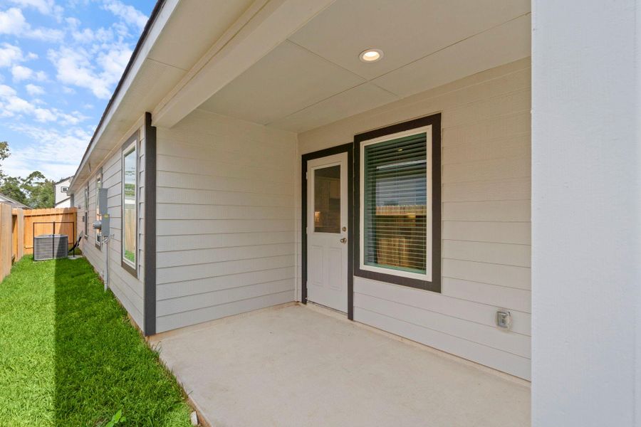 Exterior details and patio area of a home in Cypresswood Landing, Humble (Image 4).