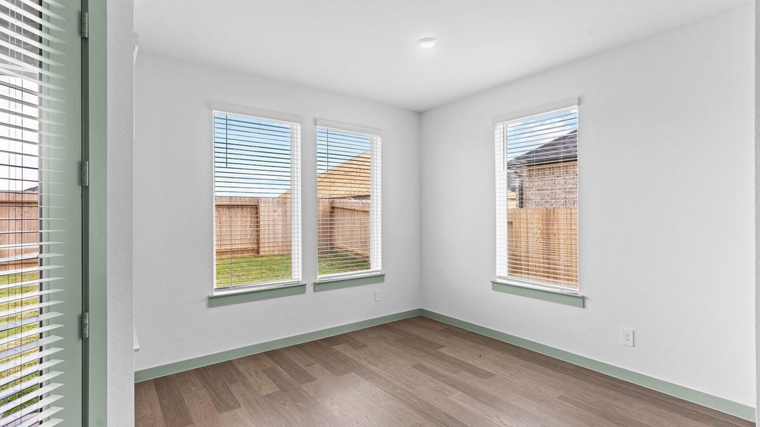 Spacious, unfurnished interior of a new home in Alexander, Pearland (Image 8).