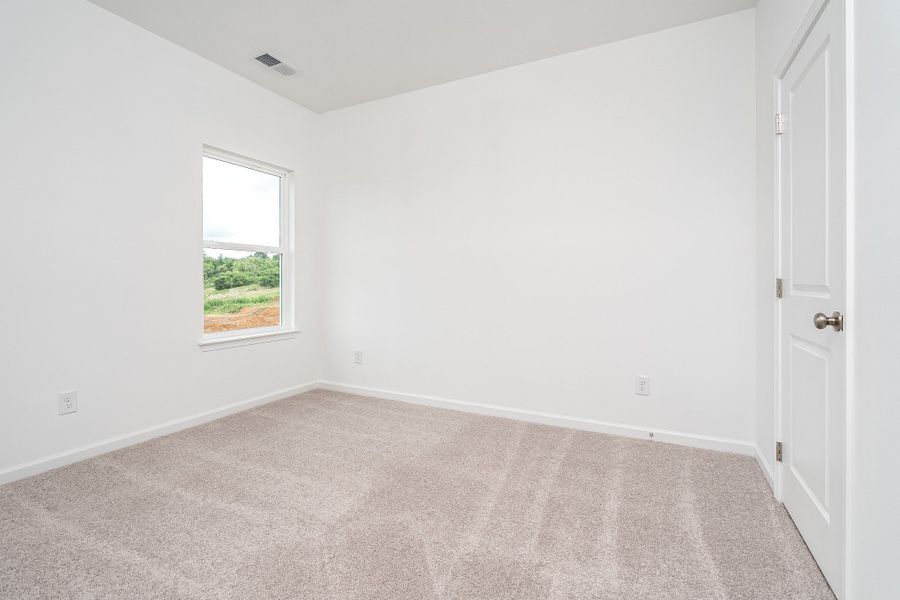 Spacious, unfurnished interior of a new home in Ridgewood, Shelbyville (Image 28).
