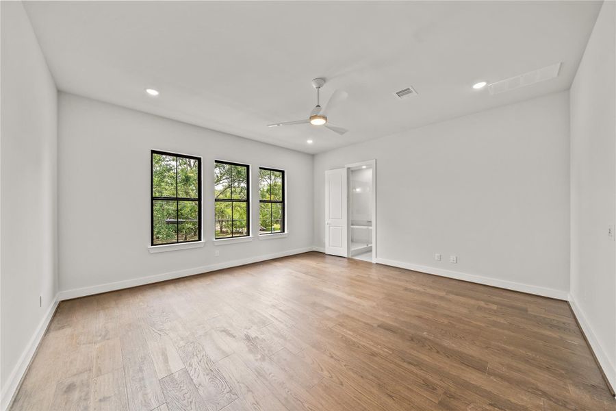Spacious, unfurnished interior of a new home in Spring Valley Creek, Houston (Image 9). Spacious, unfurnished interior of a new home in Spring Valley Creek, Houston (Image 9).