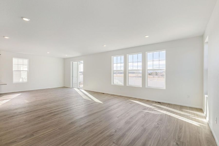 Spacious, unfurnished interior of a new home in Murphy Creek Reserve, Aurora (Image 6).