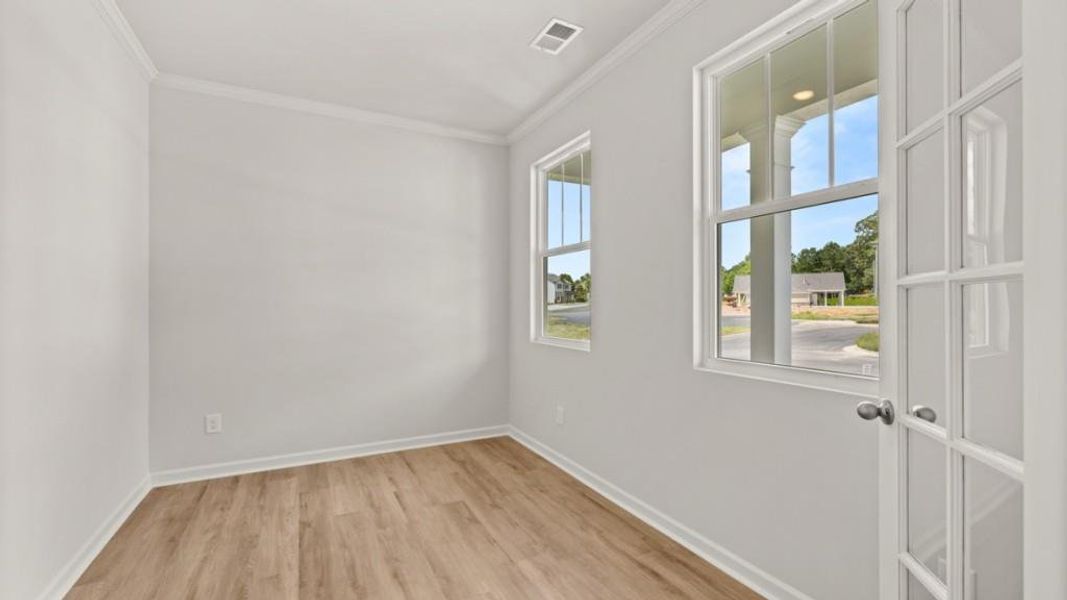 Spacious, unfurnished interior of a new home in Northwoods at Mirror Lake, Villa Rica (Image 39).