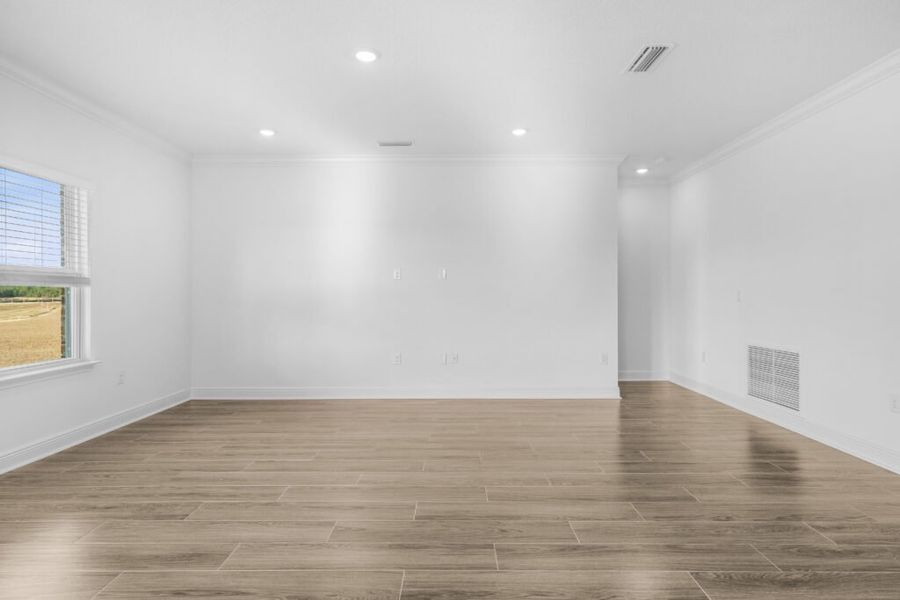 Spacious, unfurnished interior of a new home in Lake Merial, Panama City (Image 15).