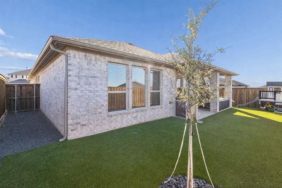 Exterior details and patio area of a home in Stoneridge, Melissa (Image 24).
