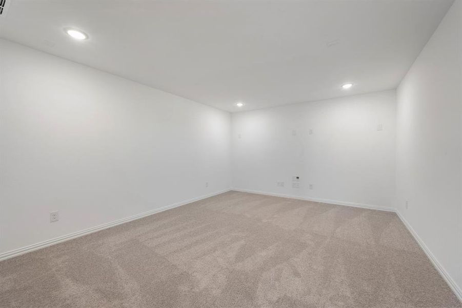 Spacious, unfurnished interior of a new home in Lily Creek at Sutton Fields, Aubrey (Image 30).