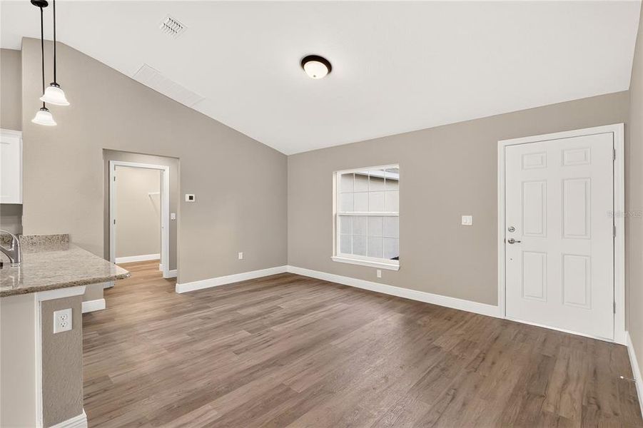 Spacious, unfurnished interior of a new home in , Dunnellon (Image 50).