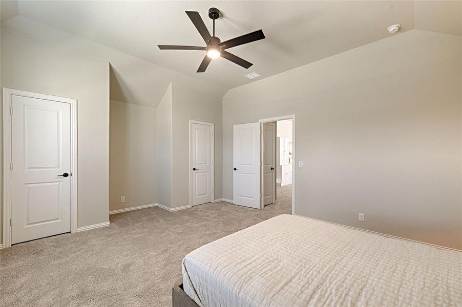 Spacious, unfurnished interior of a new home in Parks at Panchasarp Farms, Burleson (Image 20).