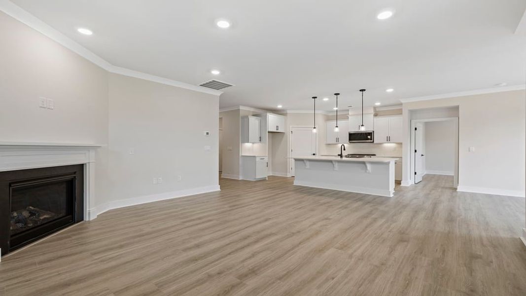 Spacious, unfurnished interior of a new home in Cottonwood Ridge, Piedmont (Image 20).
