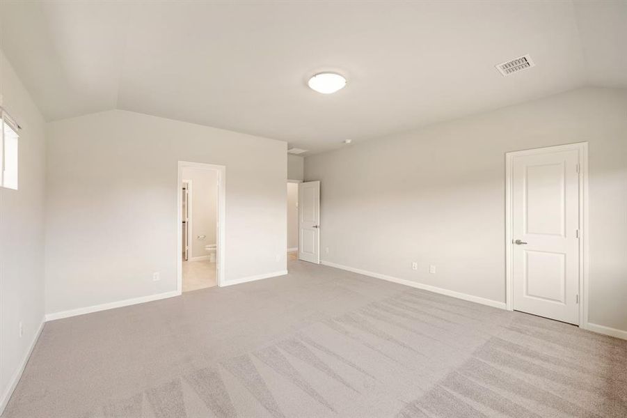 Spacious, unfurnished interior of a new home in Eagle Glen Elements, Alvarado (Image 25).