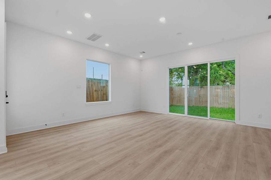 Spacious, unfurnished interior of a new home in , Houston (Image 25).