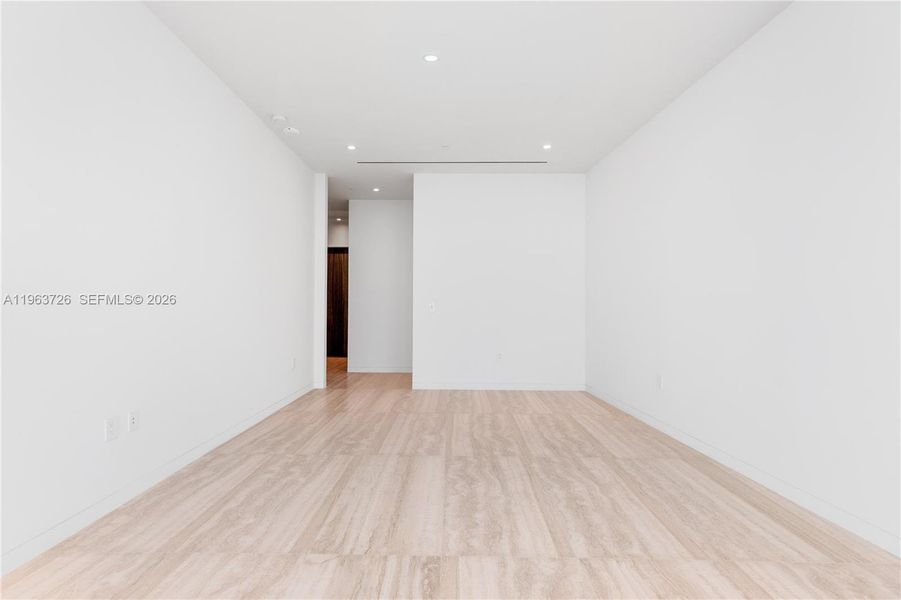 Spacious, unfurnished interior of a new home in , Miami (Image 14).