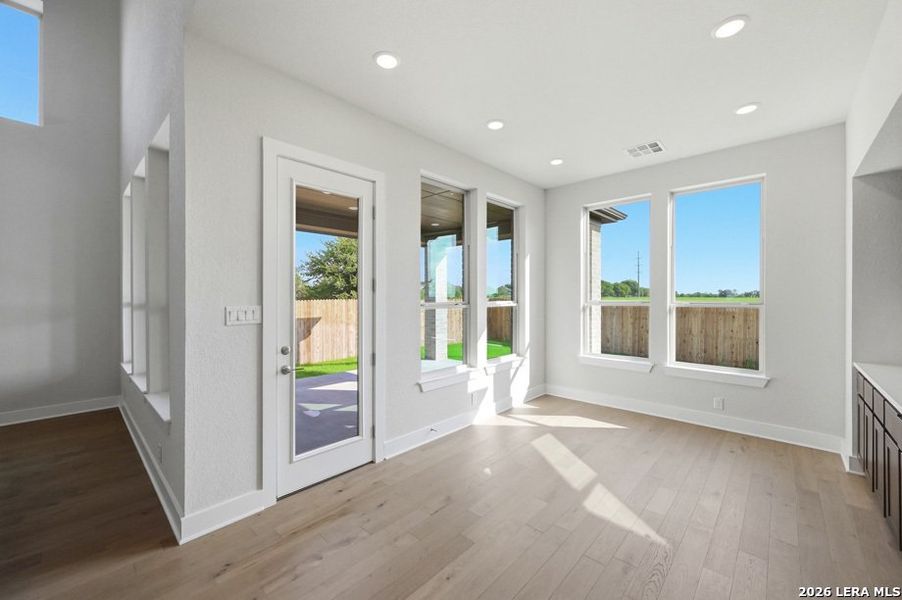 Spacious, unfurnished interior of a new home in Venado Crossing, Cibolo (Image 17).