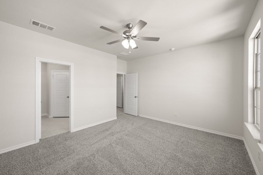 Spacious, unfurnished interior of a new home in Eagle Cove, Denton (Image 21).