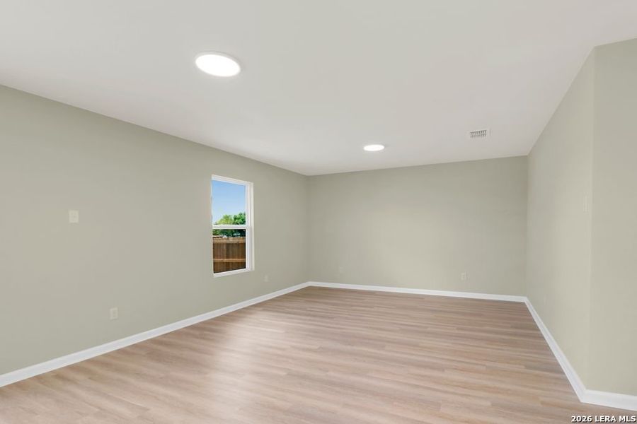 Spacious, unfurnished interior of a new home in , Nixon (Image 19).