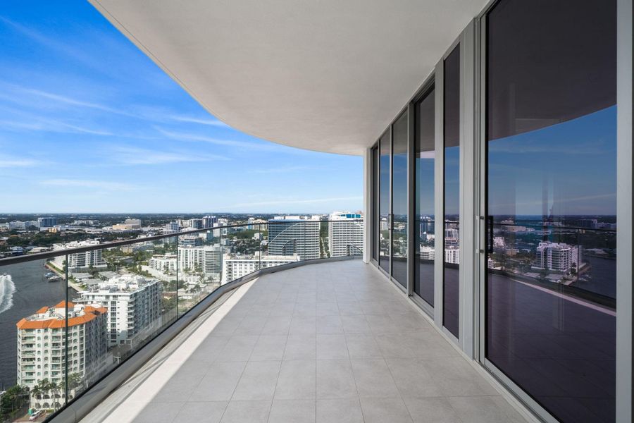 Exterior details and patio area of a home in Selene Oceanfront Residences, Fort Lauderdale (Image 1).