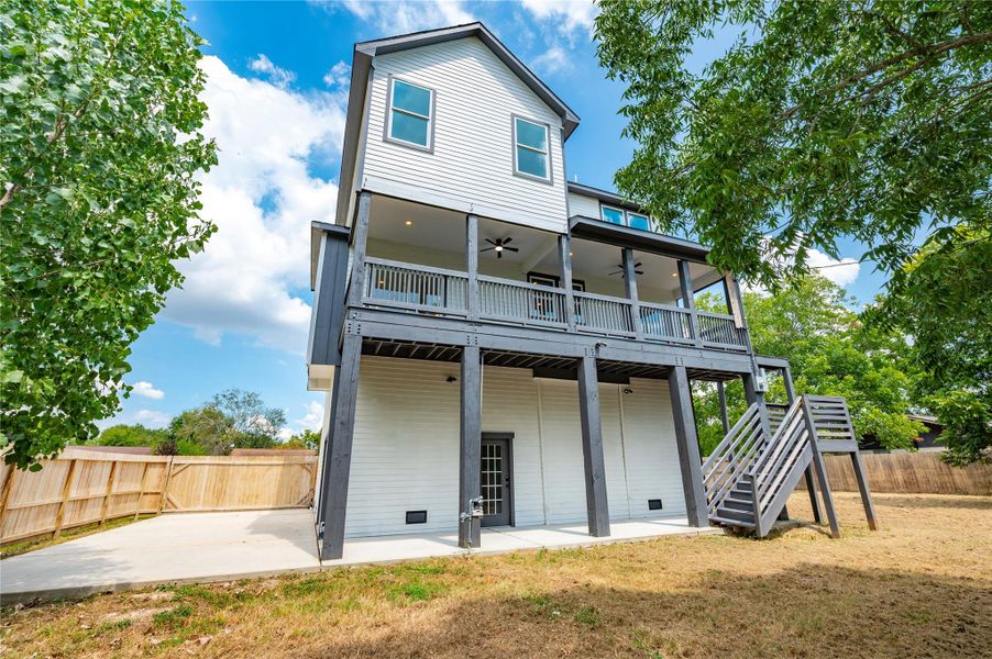 Exterior details and patio area of a home in , Shoreacres (Image 30).