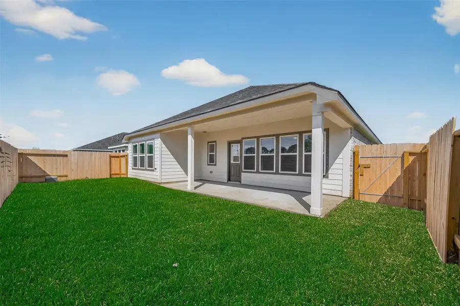 Exterior details and patio area of a home in Rollingbrook Estates, Baytown (Image 4).