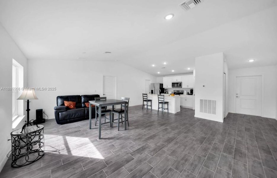 Image 16 of a home in .