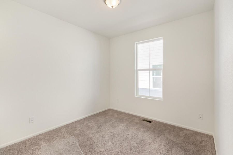 Spacious, unfurnished interior of a new home in Murphy Creek Reserve, Aurora (Image 21).