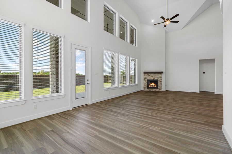 Spacious, unfurnished interior of a new home in Coastal Point, League City (Image 9).