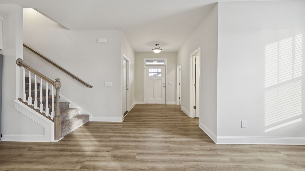 Spacious, unfurnished interior of a new home in Edgewood Estates, Piedmont (Image 14).