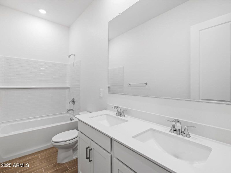 Bath 2 Double Sinks!