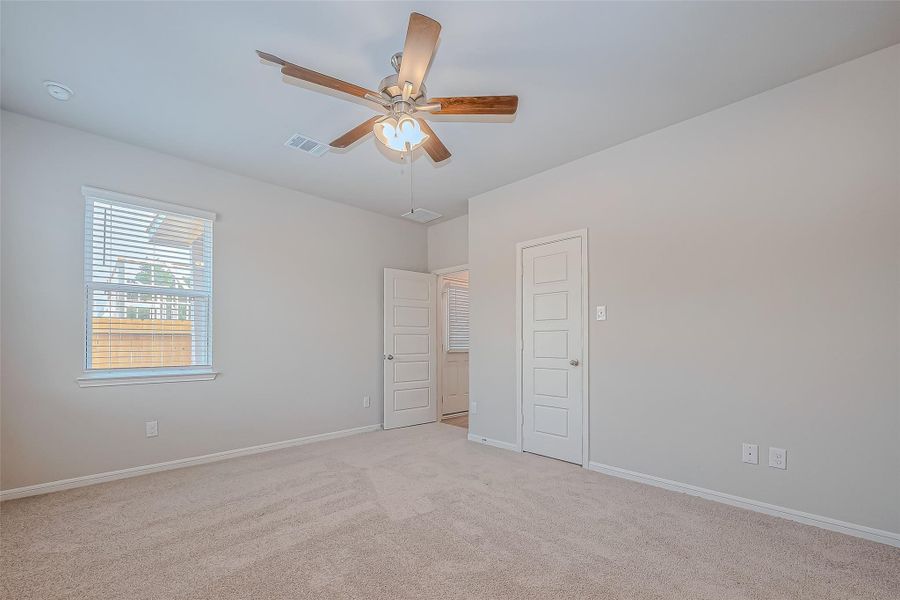 Spacious, unfurnished interior of a new home in Sunterra, Katy (Image 32). Spacious, unfurnished interior of a new home in Sunterra, Katy (Image 32).
