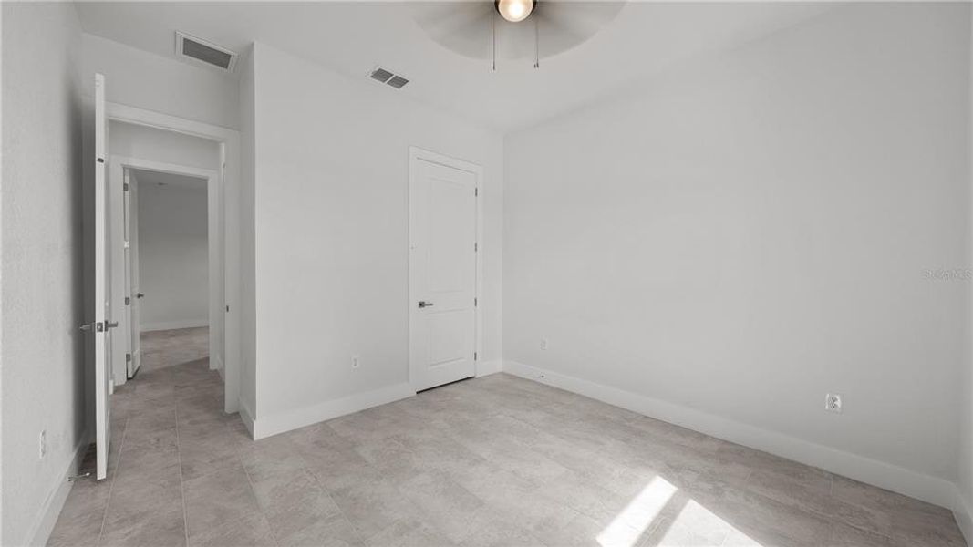 Spacious, unfurnished interior of a new home in , Rotonda West (Image 27).