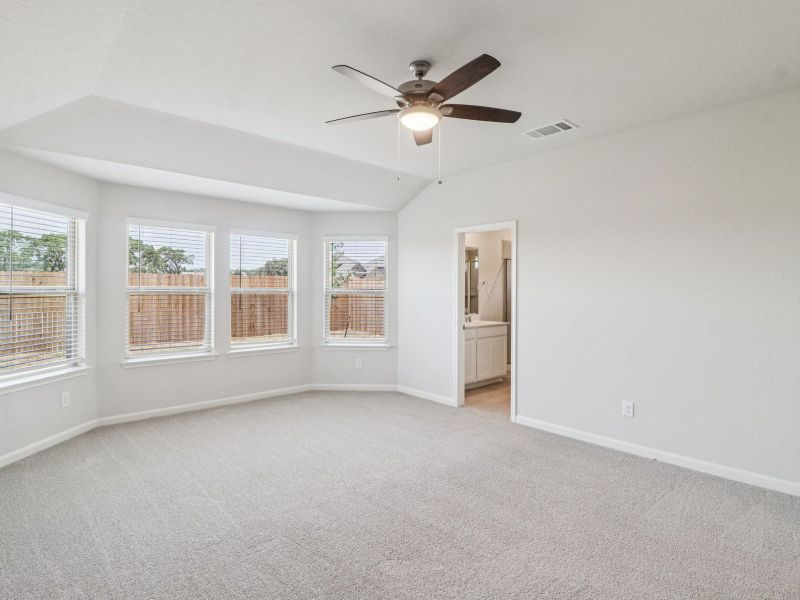 Spacious, unfurnished interior of a new home in Kallison Ranch, San Antonio (Image 19).