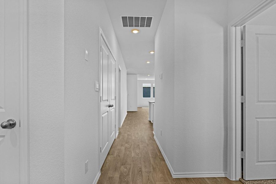 Spacious, unfurnished interior of a new home in Valverde, Bastrop (Image 17).