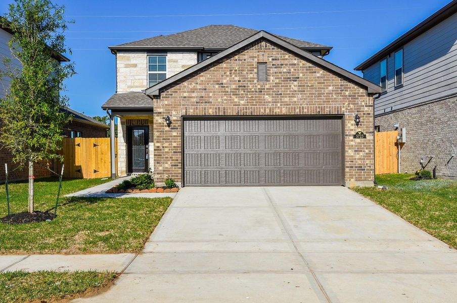 Blue skies and sunshine light this gorgeous single family, 2-story, NEVER OCCUPIED brick RENTAL at 5723 Fresh View Court, Katy, TX, in the Aurura community. Blue skies and sunshine light this gorgeous single family, 2-story, NEVER OCCUPIED brick RENTAL at 5723 Fresh View Court, Katy, TX, in the Aurura community.
