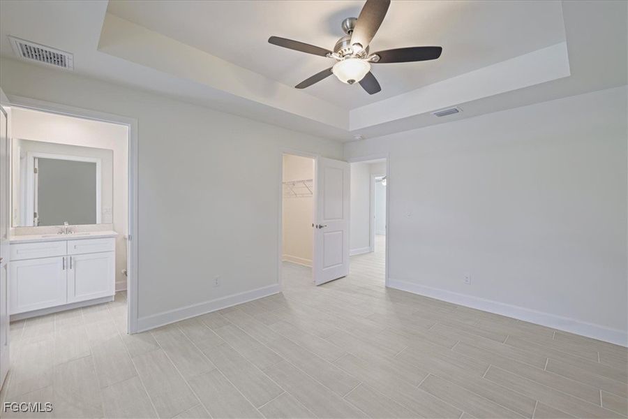 Spacious, unfurnished interior of a new home in Cape Coral, Cape Coral (Image 30).