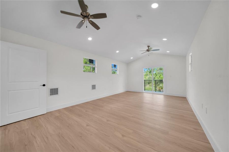 Spacious, unfurnished interior of a new home in , Lehigh Acres (Image 34).