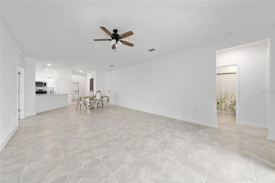 Spacious, unfurnished interior of a new home in Lawson Dunes, Haines City (Image 30).