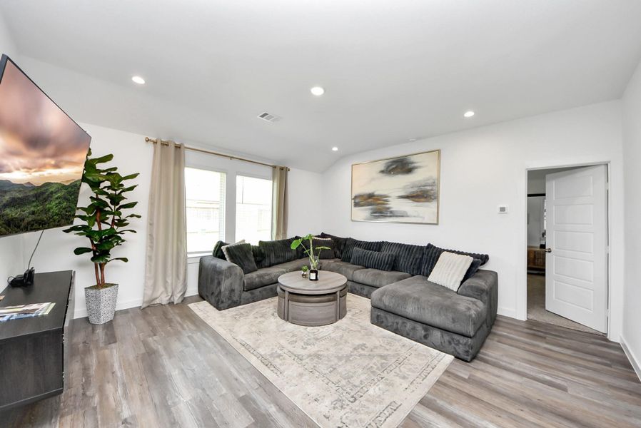 Furnished interior view inside a new home in , Rosharon (Image 12).