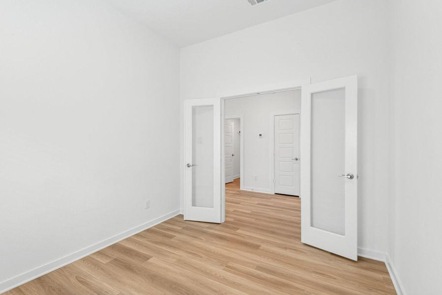 Spacious, unfurnished interior of a new home in Summerview, Fulshear (Image 13). Spacious, unfurnished interior of a new home in Summerview, Fulshear (Image 13).