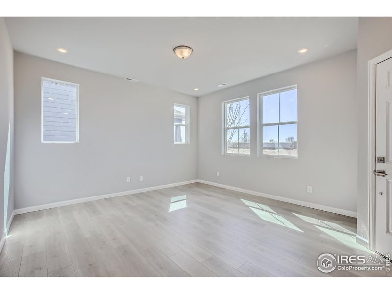 Picture reflects a similar floor plan, but not the exact house. LIVING ROOM Picture reflects a similar floor plan, but not the exact house. LIVING ROOM